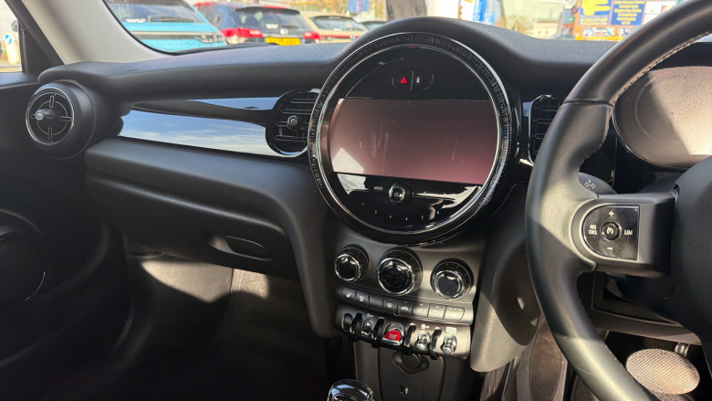 MINI Hatchback 1.5 Cooper Classic 3dr Auto Petrol Hatchback